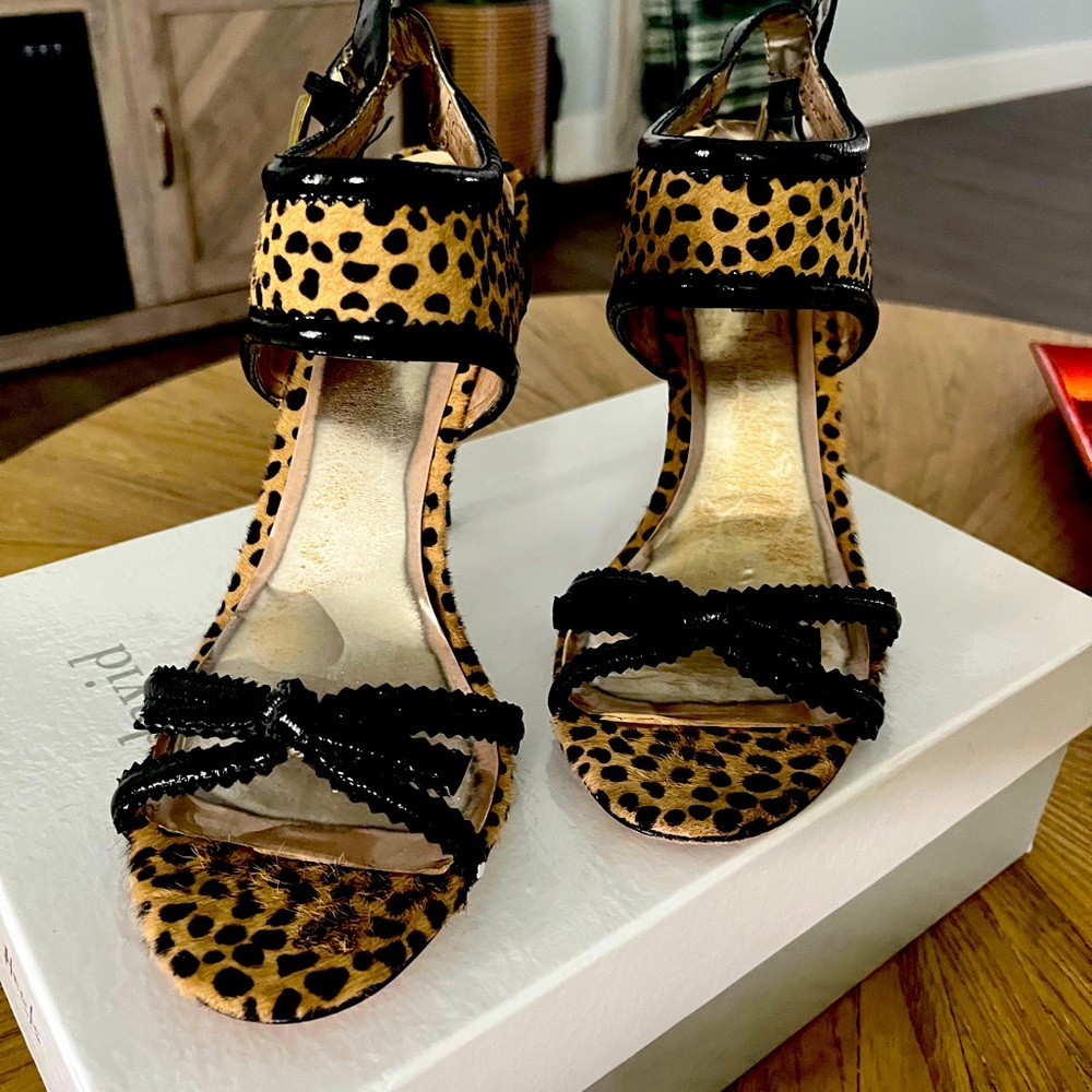 charles david pony hair leopard heels 9
